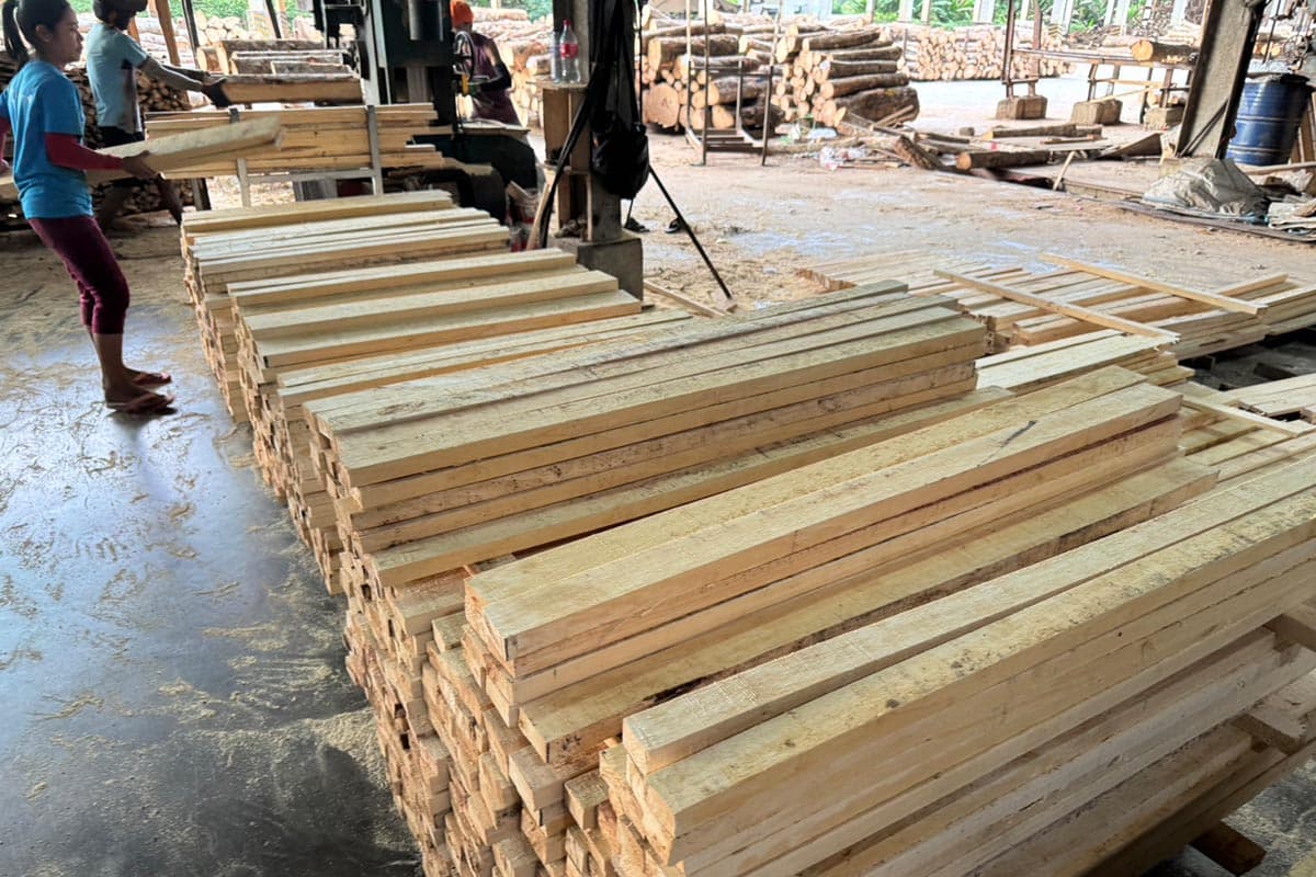 economic_business_thai_andaman_port_export_dried_rubber_furniture_SPACEBAR_Photo02_8407fc8239.jpg