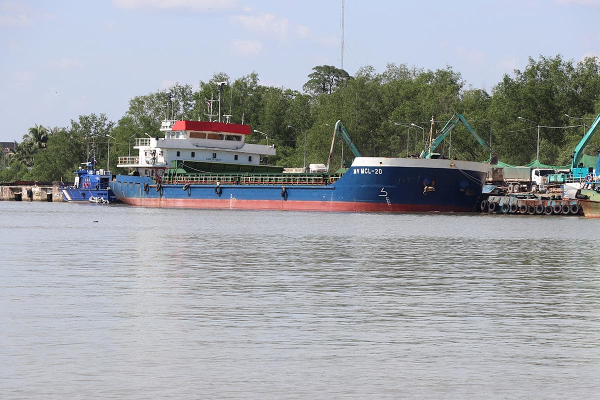 economic_business_thai_andaman_port_export_dried_rubber_furniture_SPACEBAR_Photo06_da6370e3ed.jpg