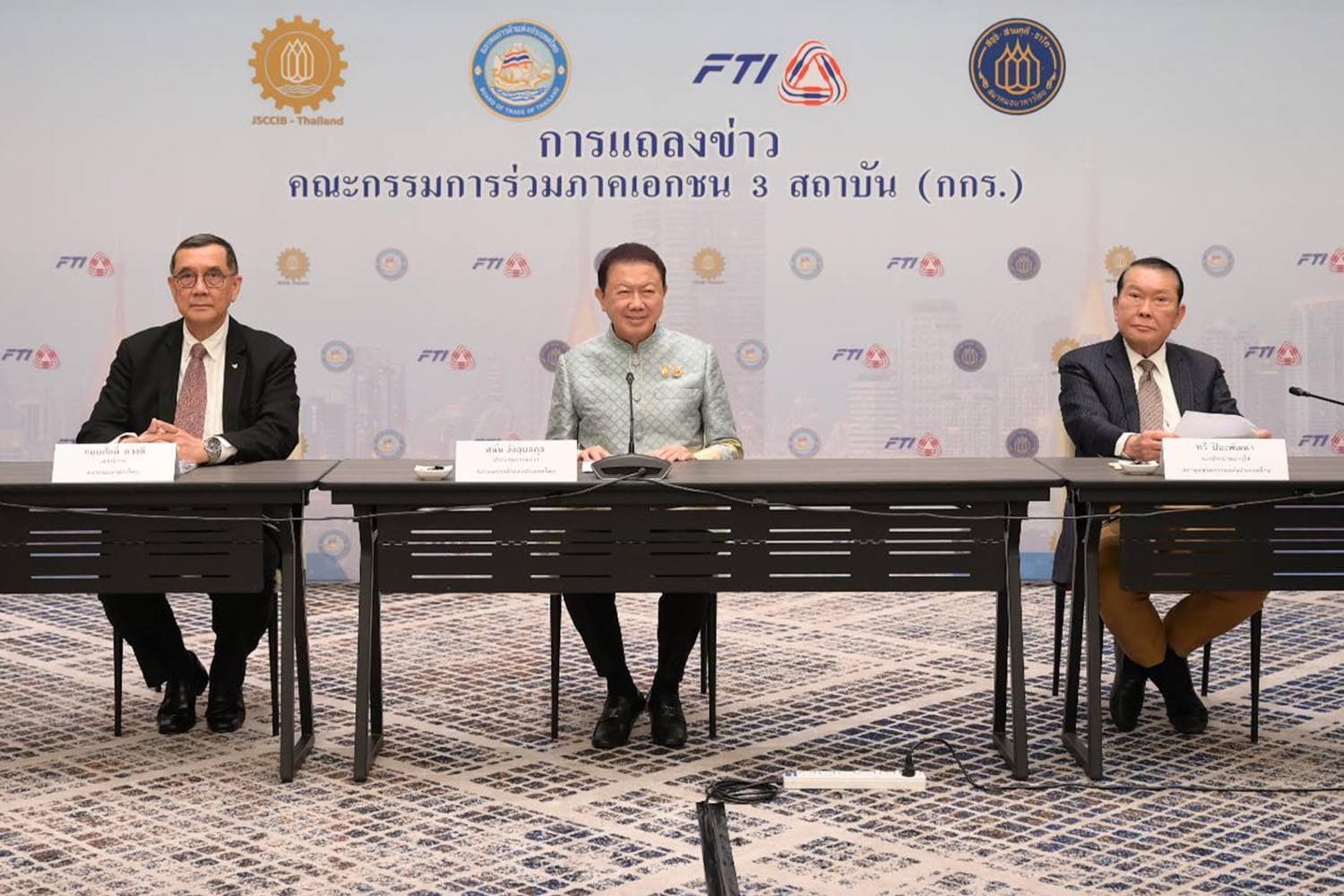 economic_business_thai_federation_industries_informal_debt_SPACEBAR_Hero_9d51fb980f.jpg