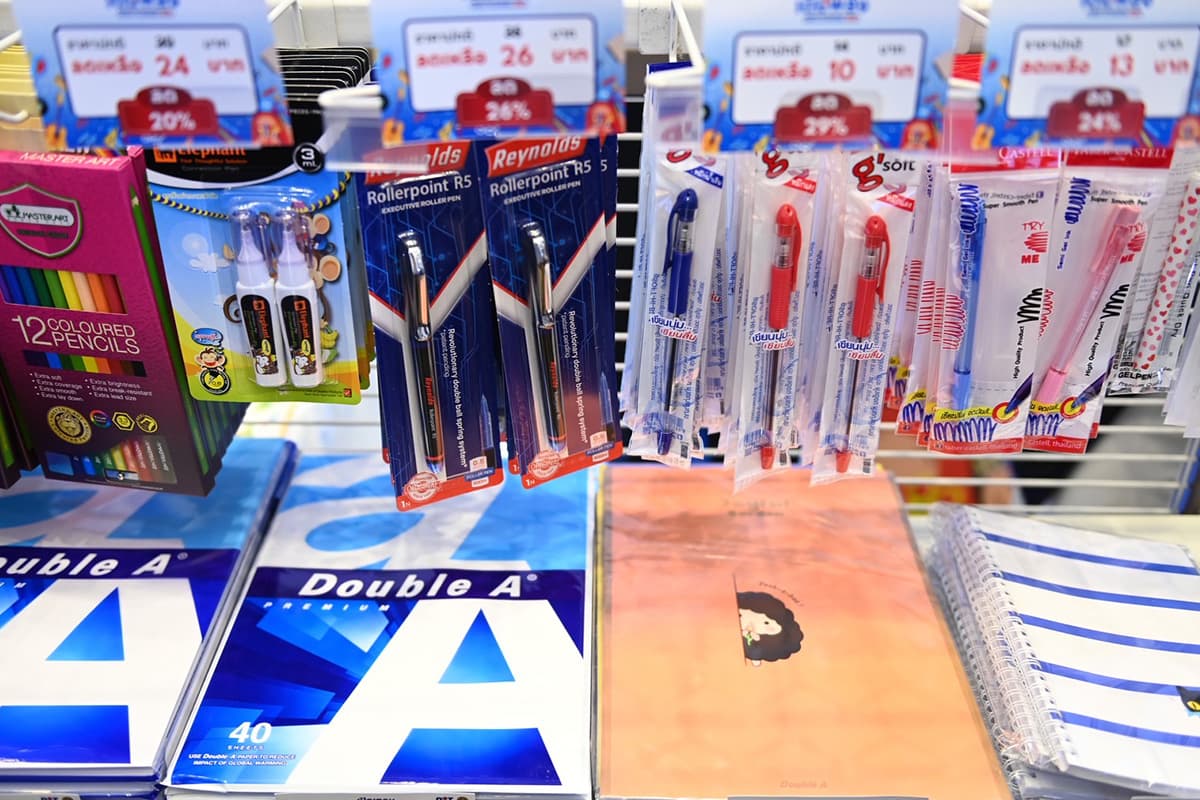 economic_business_thai_school_discounts_SPACEBAR_Photo02_270b2dd3a3.jpg