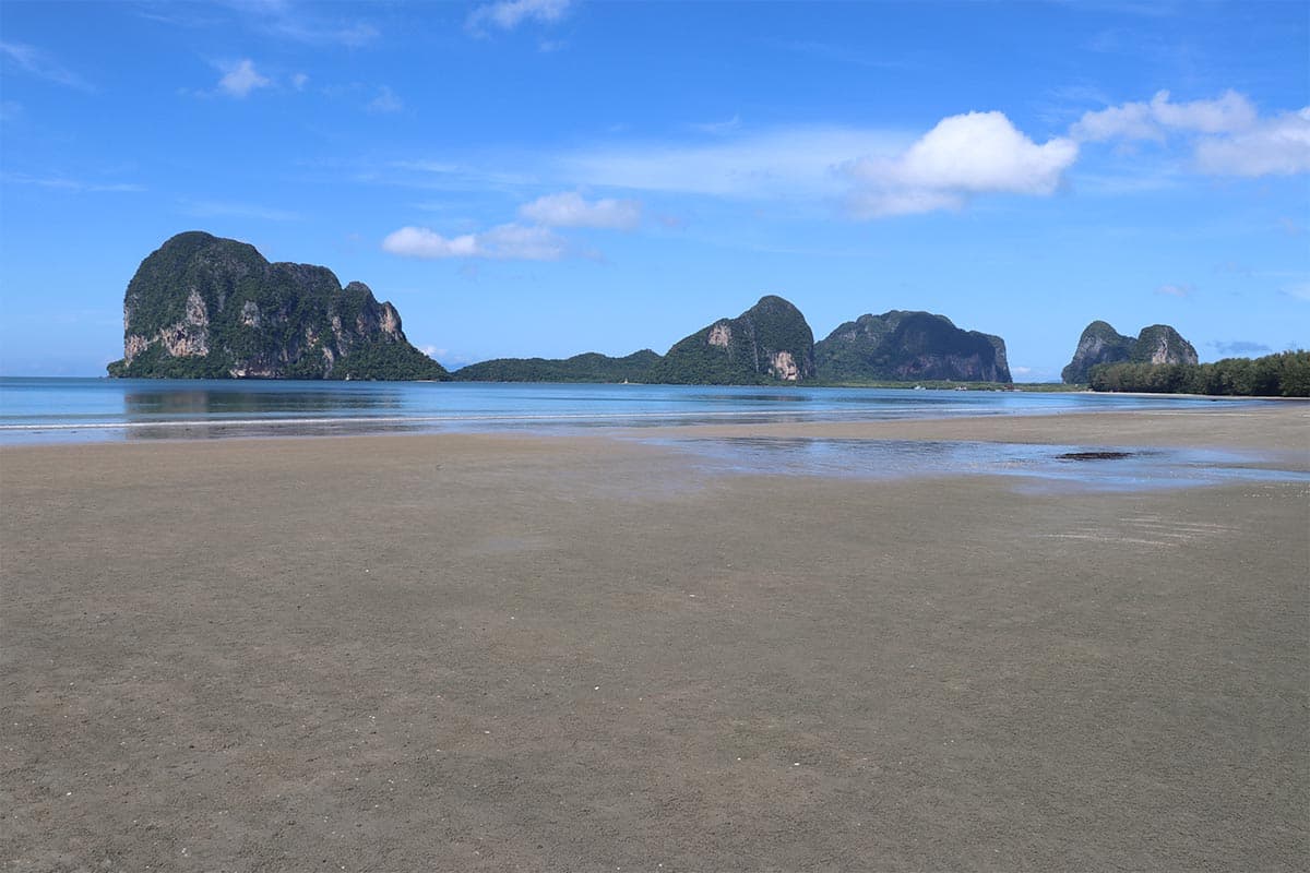 economic_business_travel_trang_hatchaomai_national_park_tourists_SPACEBAR_Photo01_d925509a7c.jpg