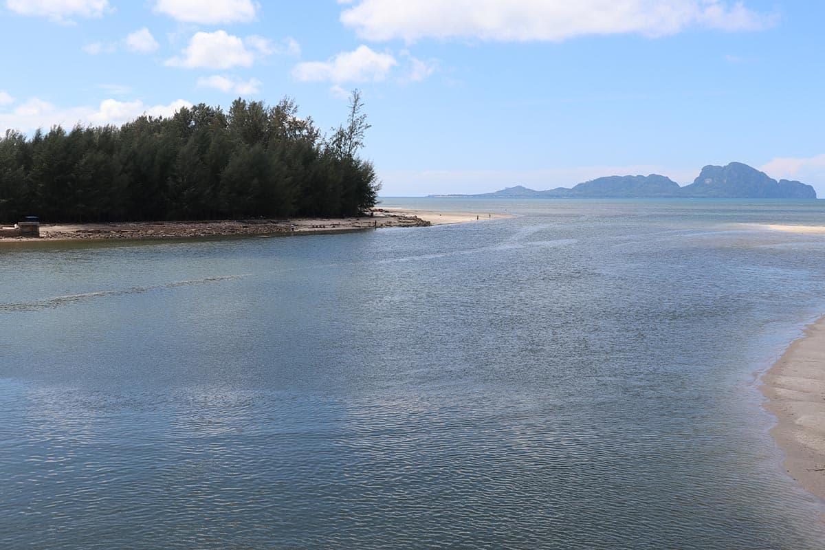 economic_business_travel_trang_hatchaomai_national_park_tourists_SPACEBAR_Photo02_ddf5c6cee3.jpg