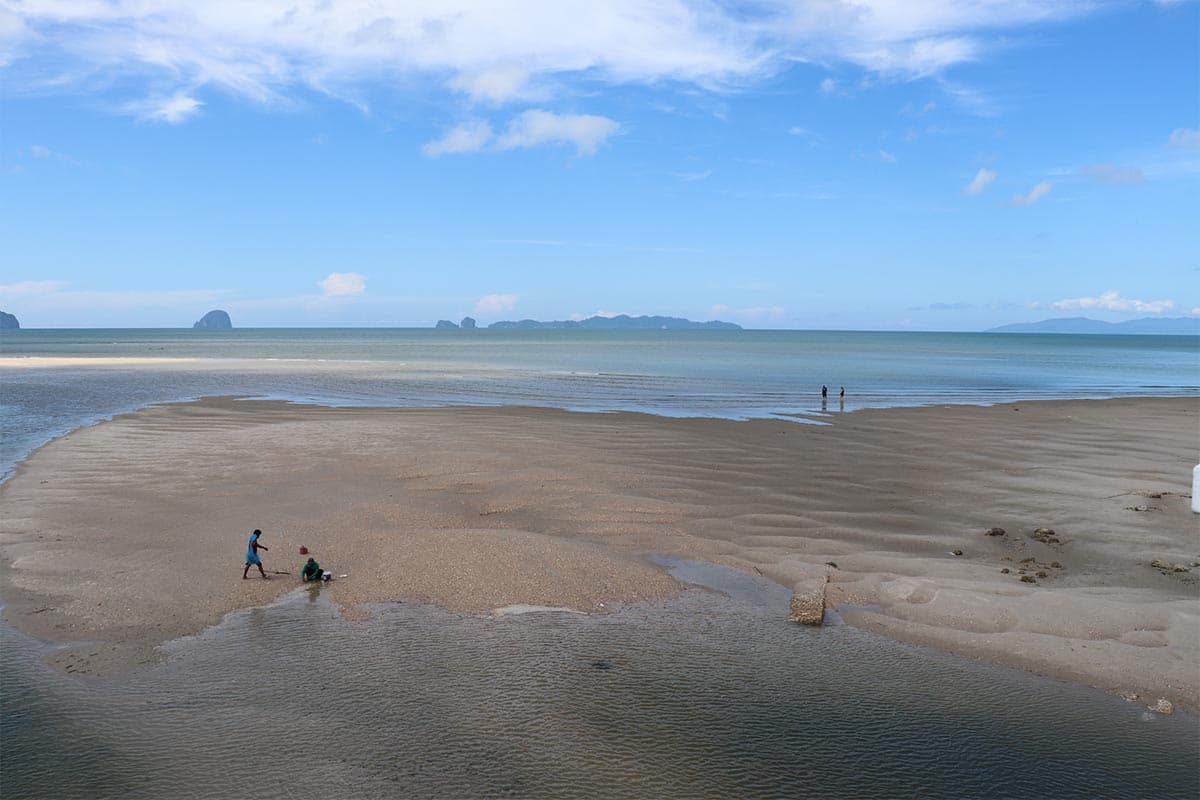 economic_business_travel_trang_hatchaomai_national_park_tourists_SPACEBAR_Photo09_46e7199ec1.jpg