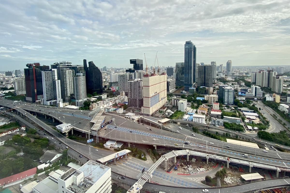 economic_expressway_traffic_SPACEBAR_Photo01_f5b7830608.jpg