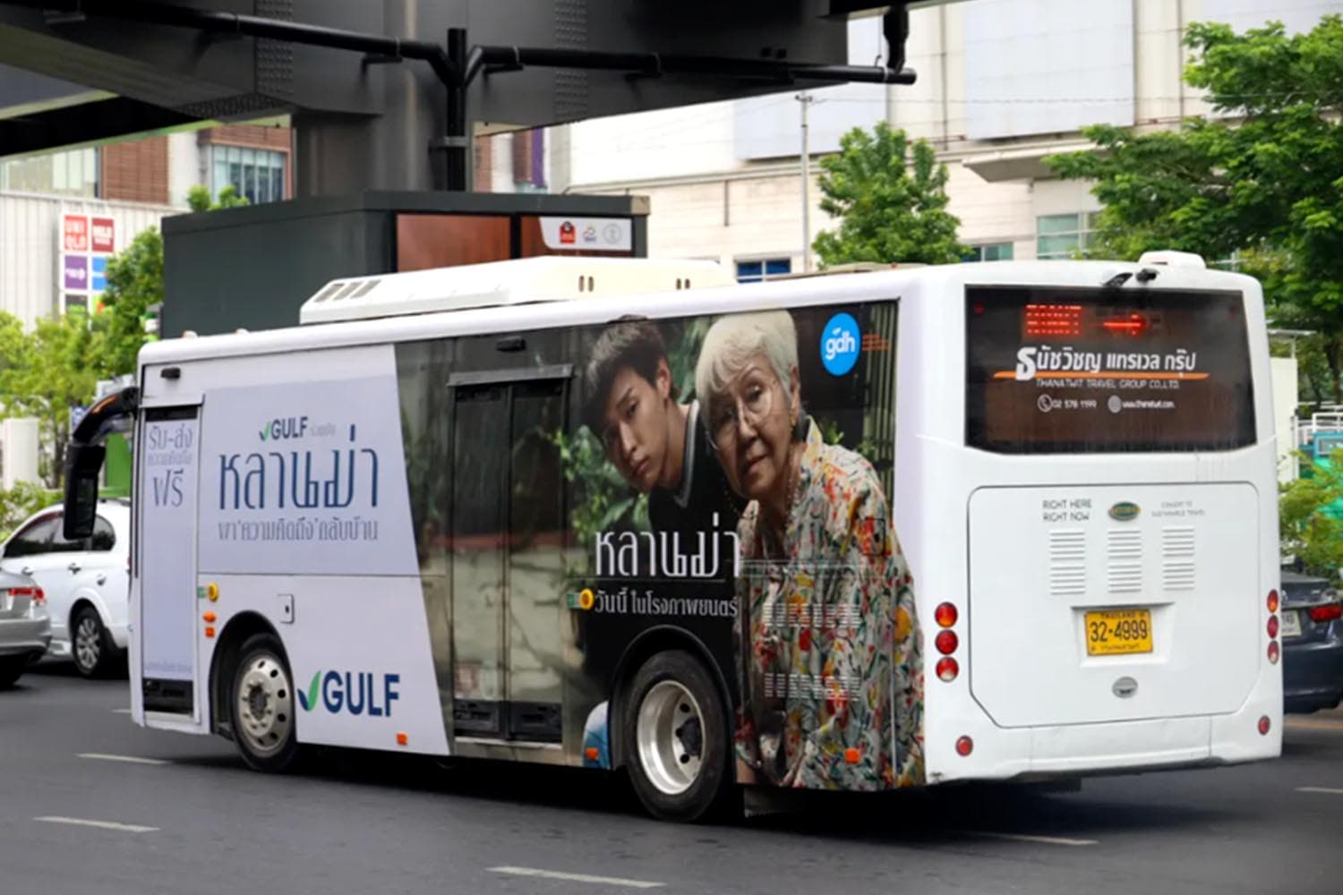 economic_gulf_movie_bus_ev_SPACEBAR_Hero_1576ce9bdc.jpg