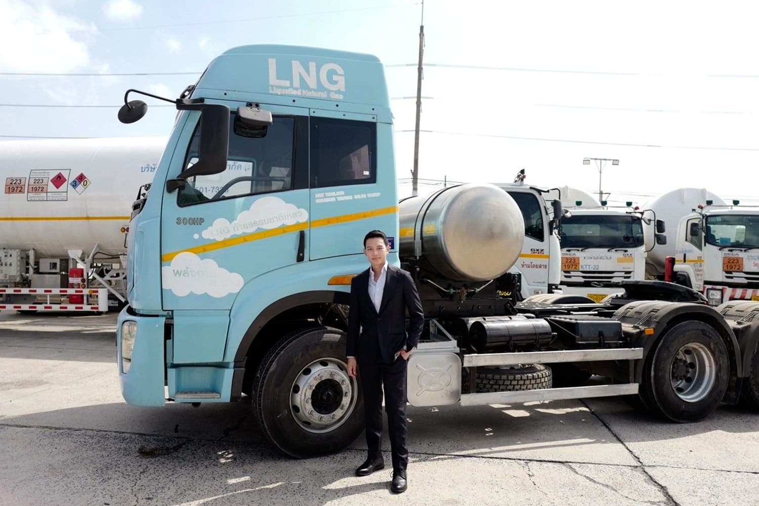 economic_lng_transportation_truck_SPACEBAR_Hero_c4e175575d.jpg