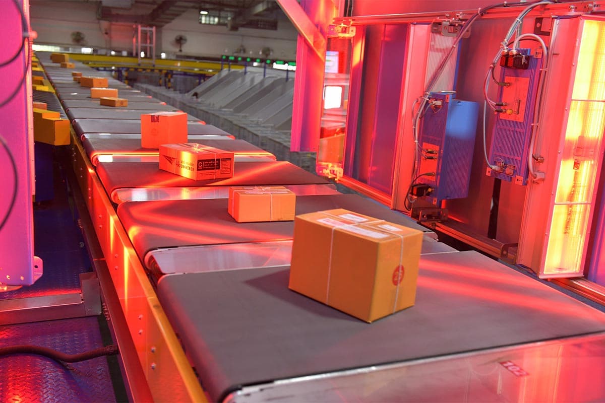 economic_thailand_post_parcel_transport_SPACEBAR_Photo01_c41444c89a.jpg