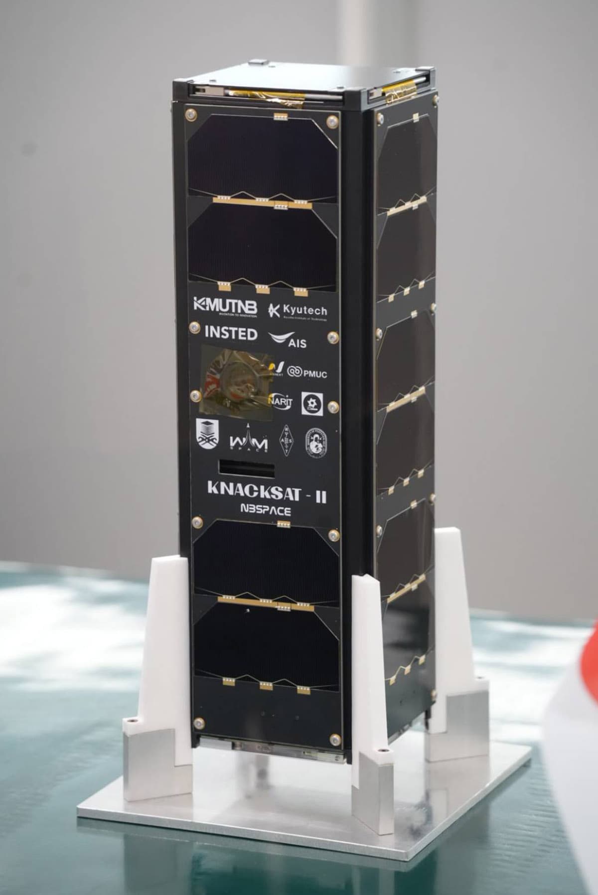 economy_knackset2_cube_sat_sharing_platform_satellite_SPACEBAR_Photo01_becec62c5c.jpg