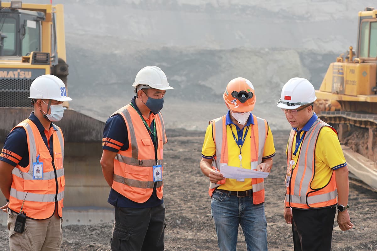 egat_signed_contract_work_excavation_transporting_coal_mae_moh_SPACEBAR_Photo02_bf8ce05f56.jpg
