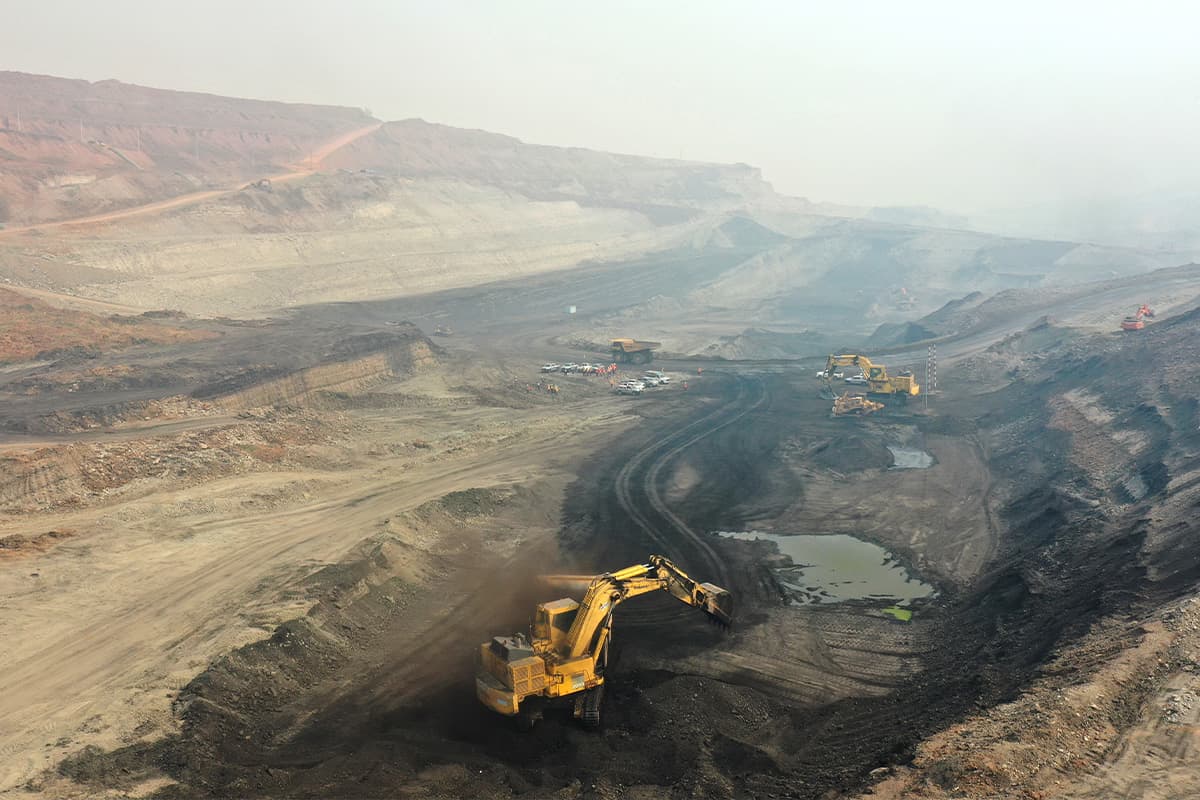egat_signed_contract_work_excavation_transporting_coal_mae_moh_SPACEBAR_Photo03_3460c1a901.jpg