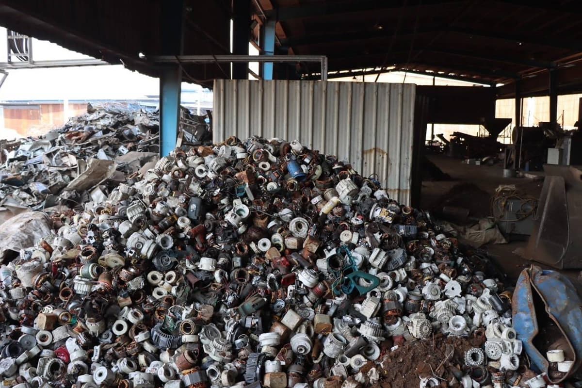 ekanat_closes_3_illegal_industrial_waste_factories_5_offenses_SPACEBAR_Photo03_aad73a2735.jpg