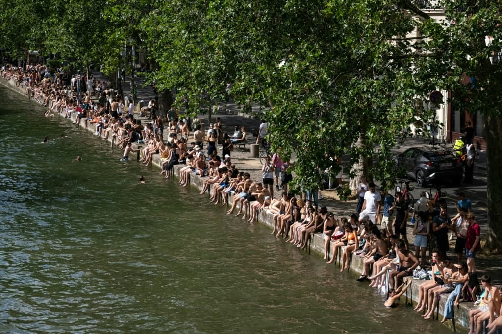 Paris authorities opened the Canal Saint-Martin to swimming to help people cool down