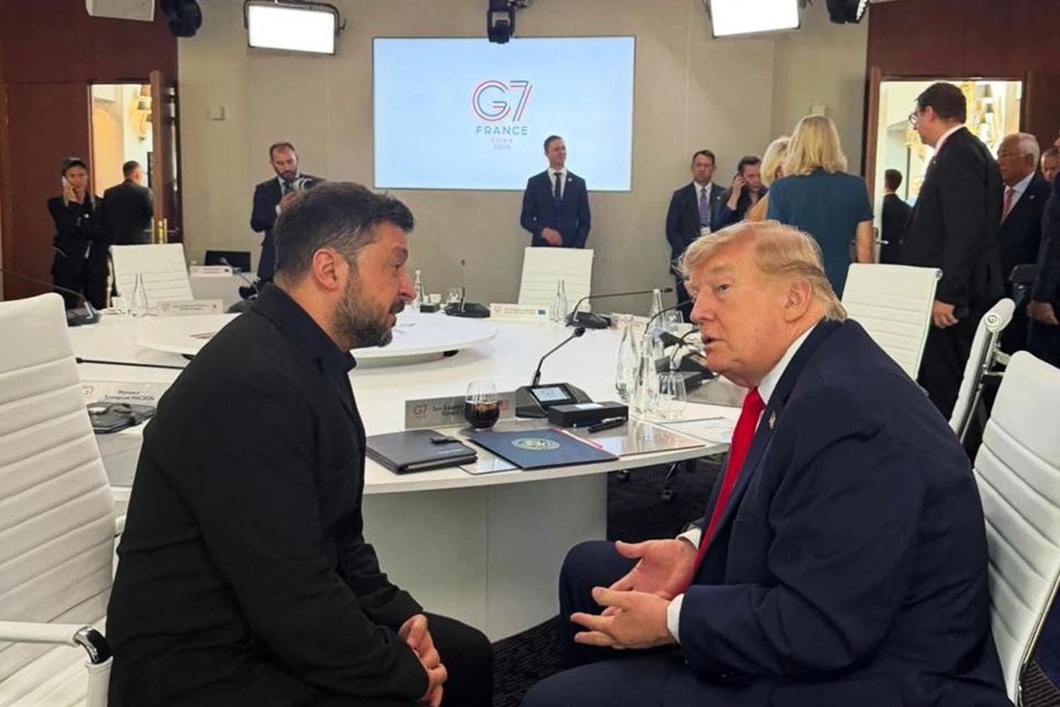 ลุ้นสันติภาพยูเครน? ทรัมป์คุยเซเลนสกีราบรื่นกลางวง G7 เตือนรัสเซียควรจบสงครามได้แล้ว