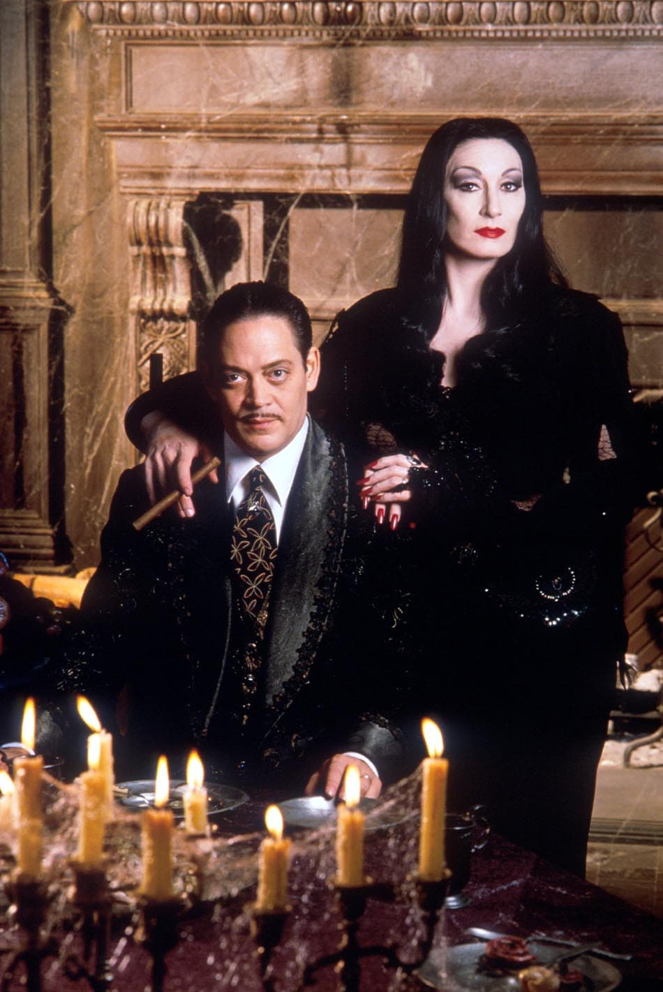 get_to_know_the_addams_family_SPACEBAR_Photo02_06170c2dfd.jpg