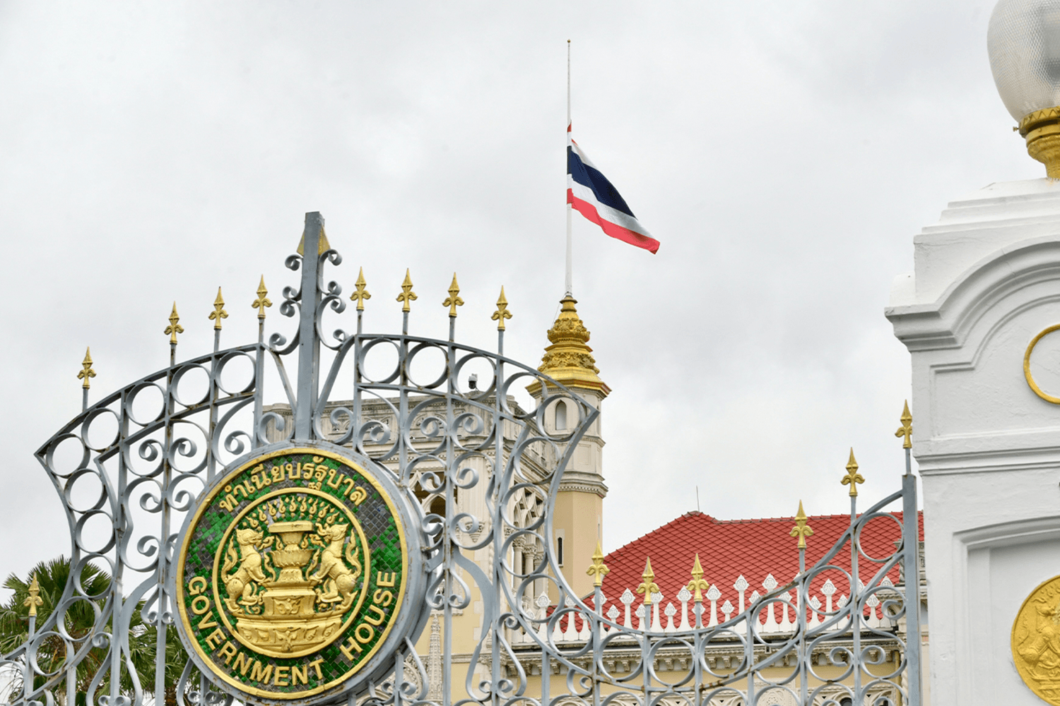 ทำเนียบฯ ลดธงครึ่งเสาถวายความอาลัย ‘เจ้าฟ้าพัชรกิติยาภาฯ’