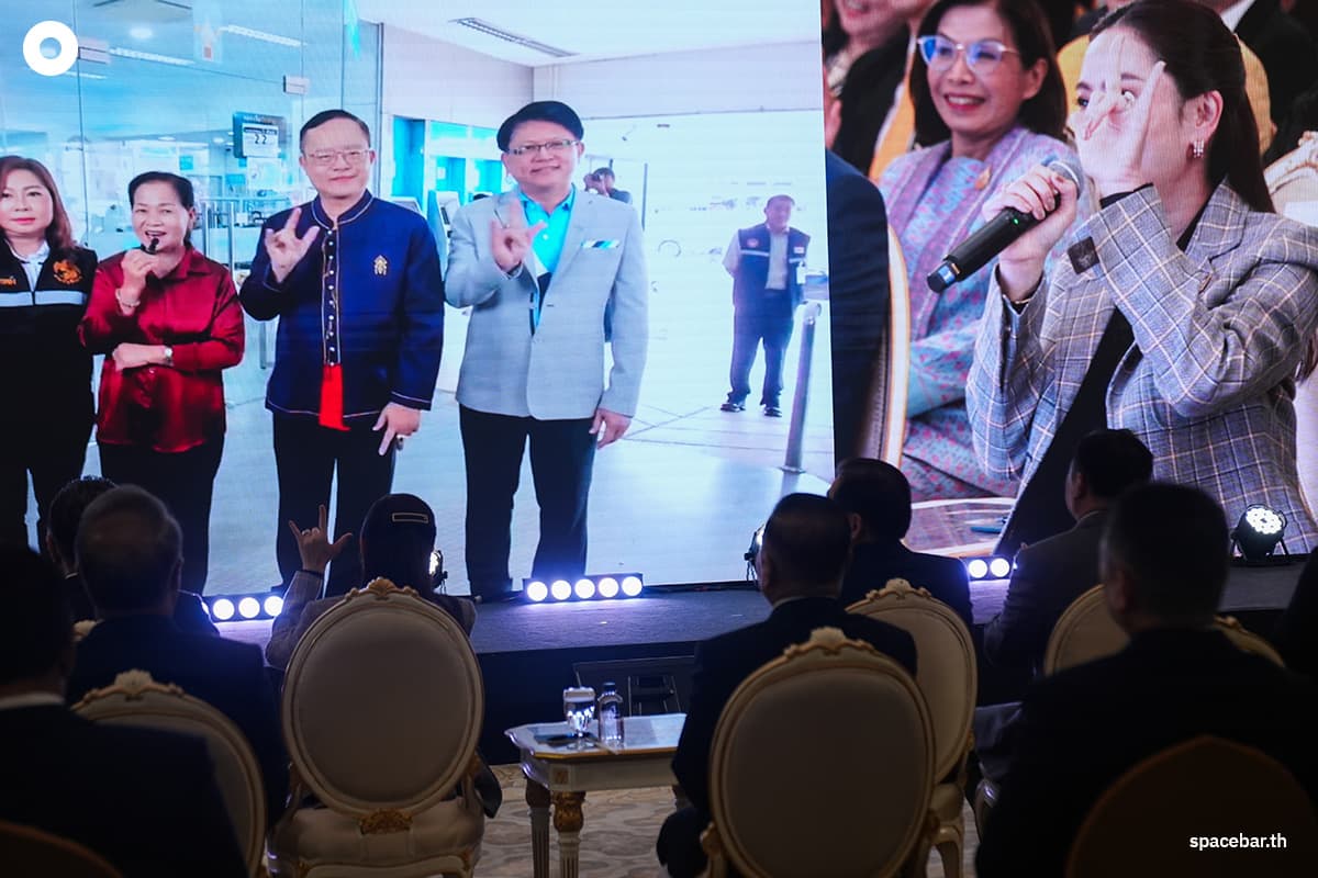 government_kicks_off_gives_out_the_first_lot_of_ten_thousand_baht_SPACEBAR_Photo07_49f07de68d.jpg