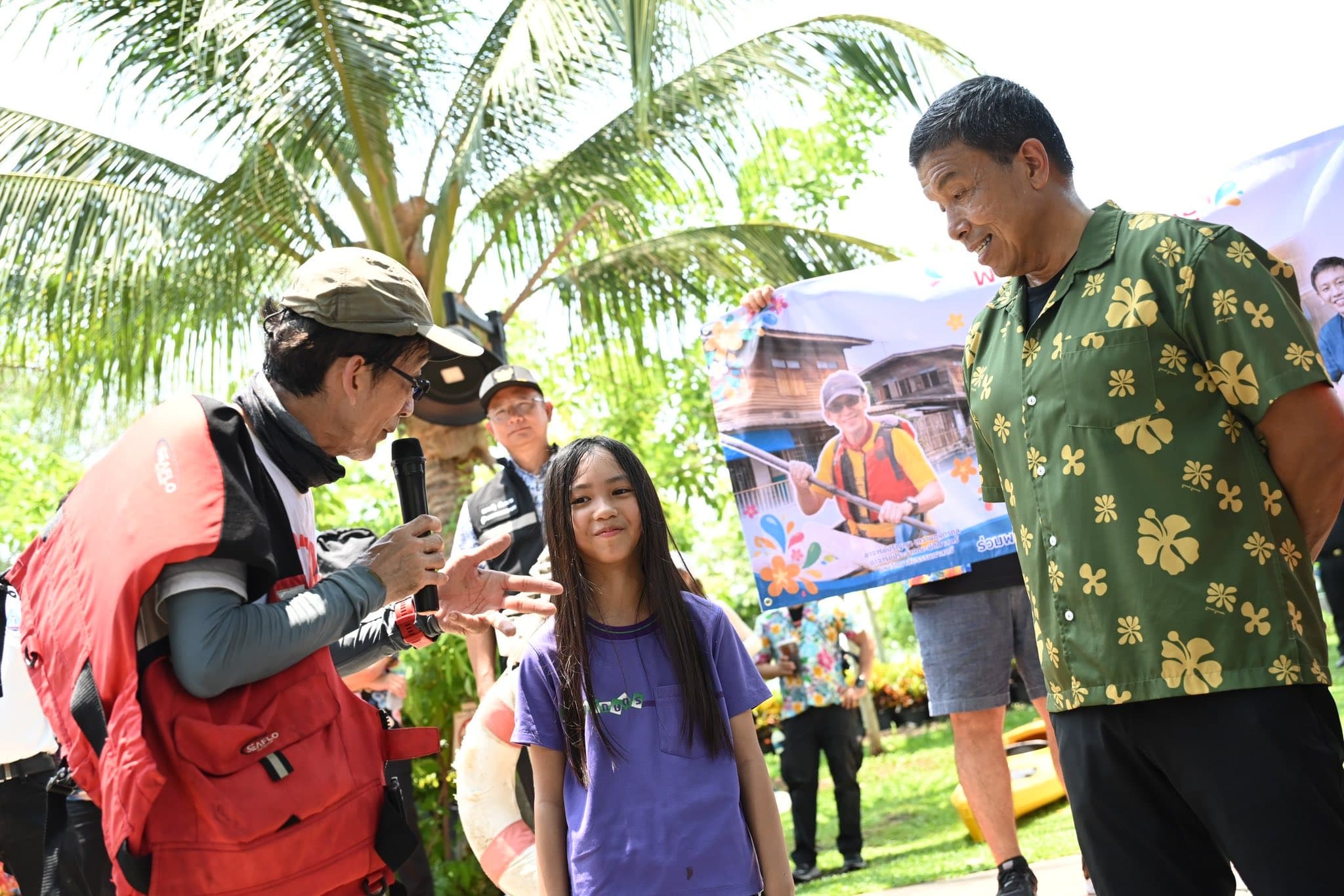 green-space-bma-thammasat-khlong-saen-saep-cleanup-boat-restore-urban-water-sustainability-SPACEBAR-4.jpg