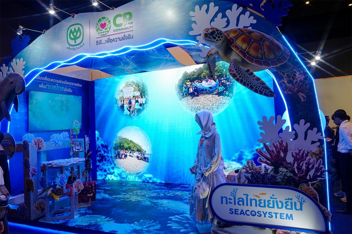 บูธนิทรรศการ “CP SEACOSYSTEM เพื่อทะเลไทยยั่งยืน” ของเครือเจริญโภคภัณฑ์ ในงาน “Young รักษ์ทะเล SEA THE CHANGE : สร้างโลกทะเลใหม่ ด้วยมือเรา”