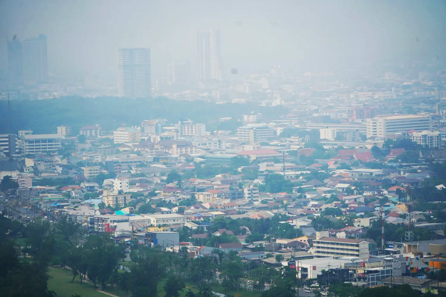 เกิดอะไรขึ้นที่หาดใหญ่? หมอกควันปกคลุมเมือง PM2.5 จากไฟป่าอินโดฯ ลอยข้ามแดนถึงภาคใต้ไทย