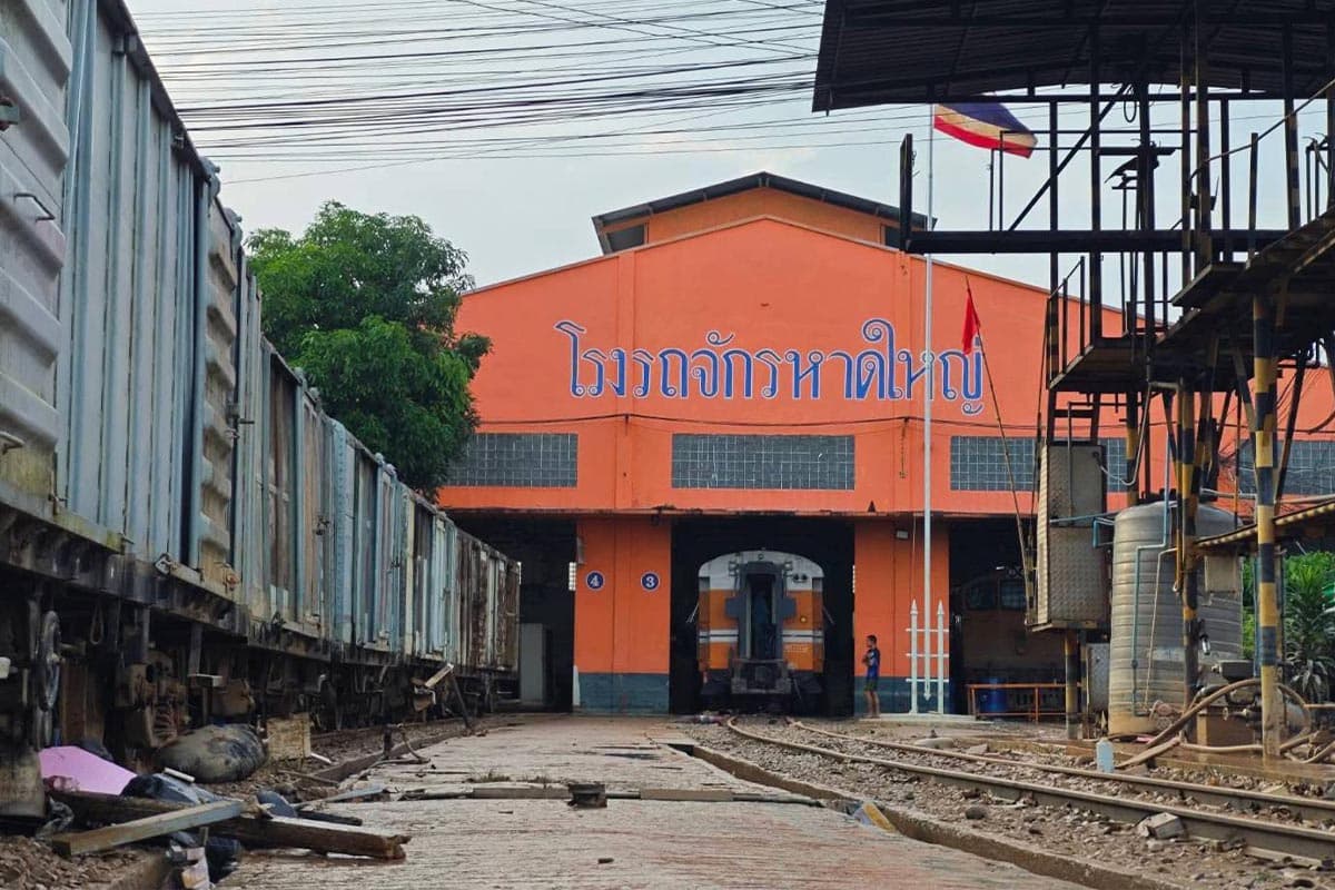hatyai-junction-floodwaters-receding-trains-running-normally.psd-SPACEBAR-Photo01.jpg
