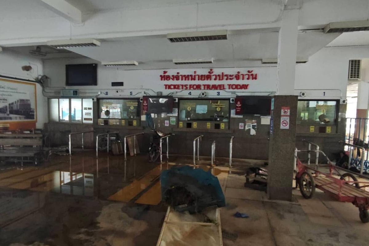 hatyai-junction-floodwaters-receding-trains-running-normally.psd-SPACEBAR-Photo03.jpg