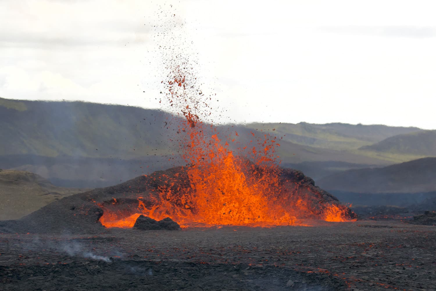 iceland_live_cams_watch_volcano_ahead_likely_eruption_SPACEBAR_Hero_e072292caf.jpg