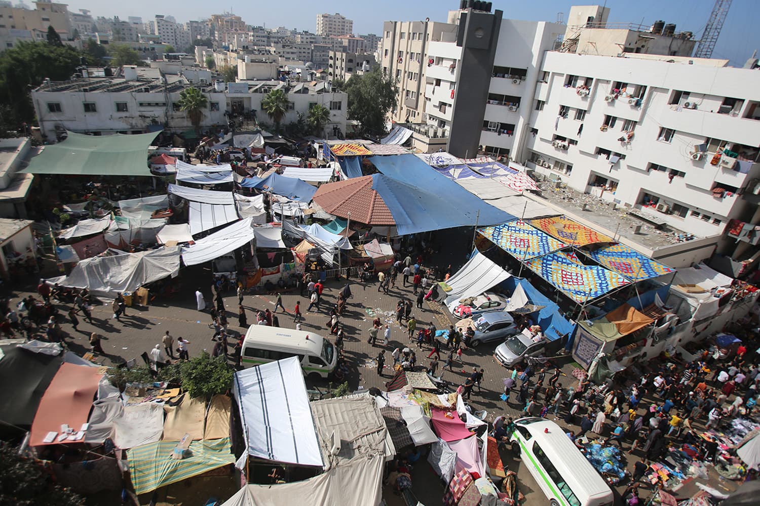 israel_raids_gaza_al_shifa_hospital_urges_hamas_to_surrender_SPACEBAR_Hero_8007b0ea05.jpg