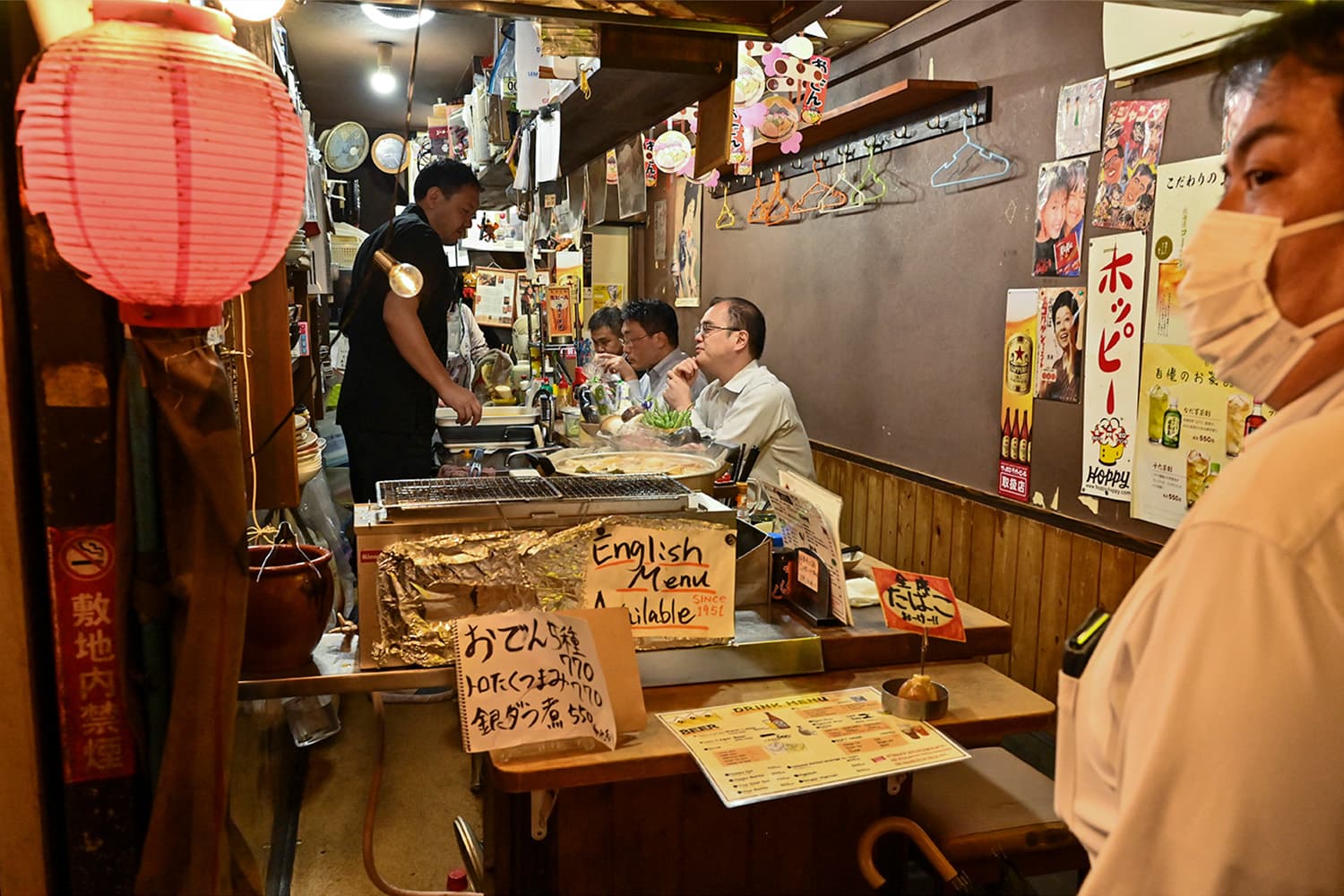 japan_restaurants_not_charging_tourists_more_charging_locals_less_SPACEBAR_Hero_0d9364ed5c.jpg