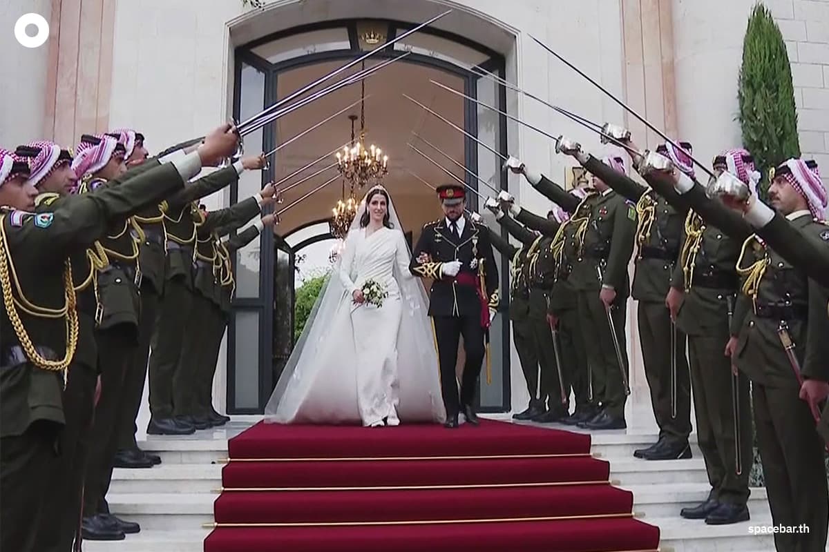 jordan_royals_wedding_prince_hussein_rajwa_al_seif_SPACEBAR_Photo02_e8f3f4f55d.jpeg