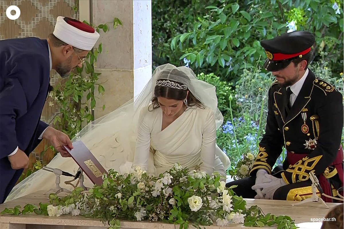jordan_royals_wedding_prince_hussein_rajwa_al_seif_SPACEBAR_Photo04_24590c1e50.jpeg