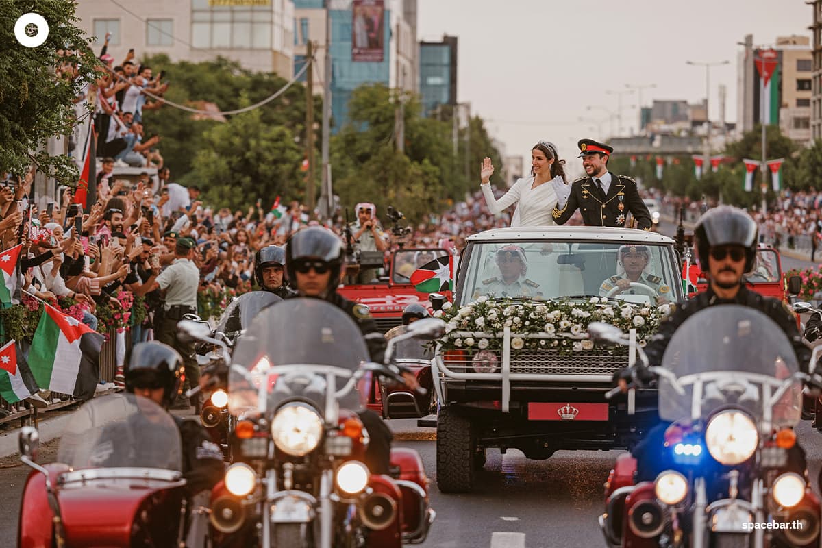 jordan_royals_wedding_prince_hussein_rajwa_al_seif_SPACEBAR_Photo05_94b684c843.jpeg