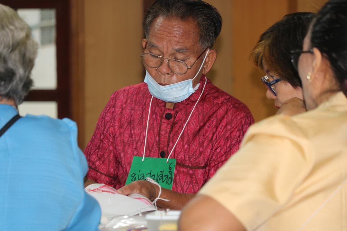 khon_kaen_elderly_people_embroidery_project_brain_training_SPACEBAR_Photo01_dc38222fcc.jpg