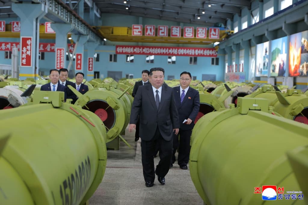 'คิม จองอึน' ขยายโรงงาน ผลิตอาวุธรองรับกองทัพ เดินหน้าร่วมมือรัสเซีย ปี 2026