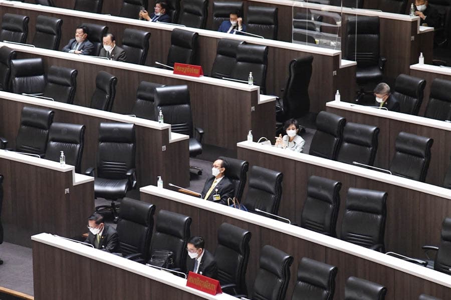 meeting_of_the_parliament_has_collapsed_the_quorum_is_not_complete_SPACEBAR_Photo01_aee5737510.jpeg