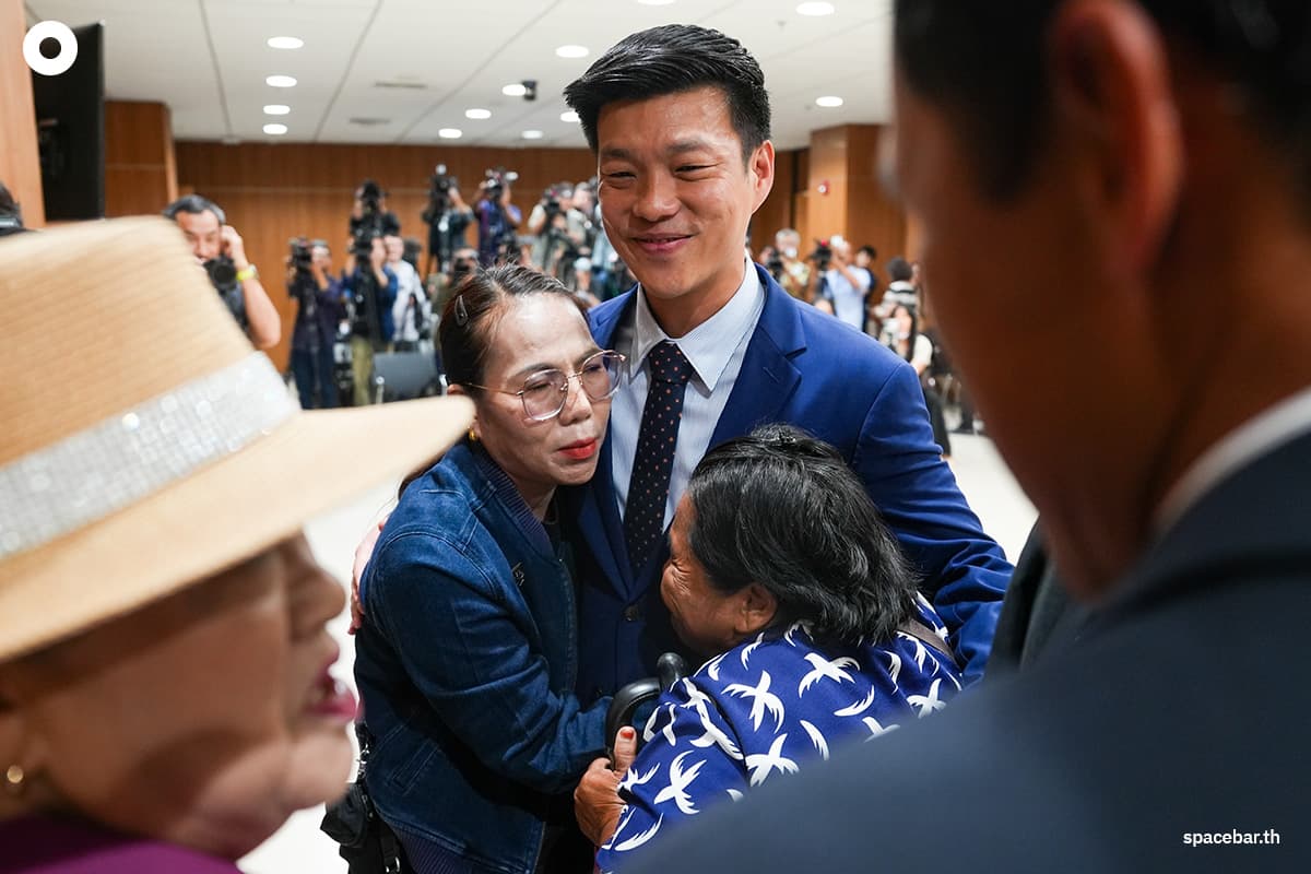 PhotoStory-หัวหน้าพรรคประชาชนและผู้สนับสนุน