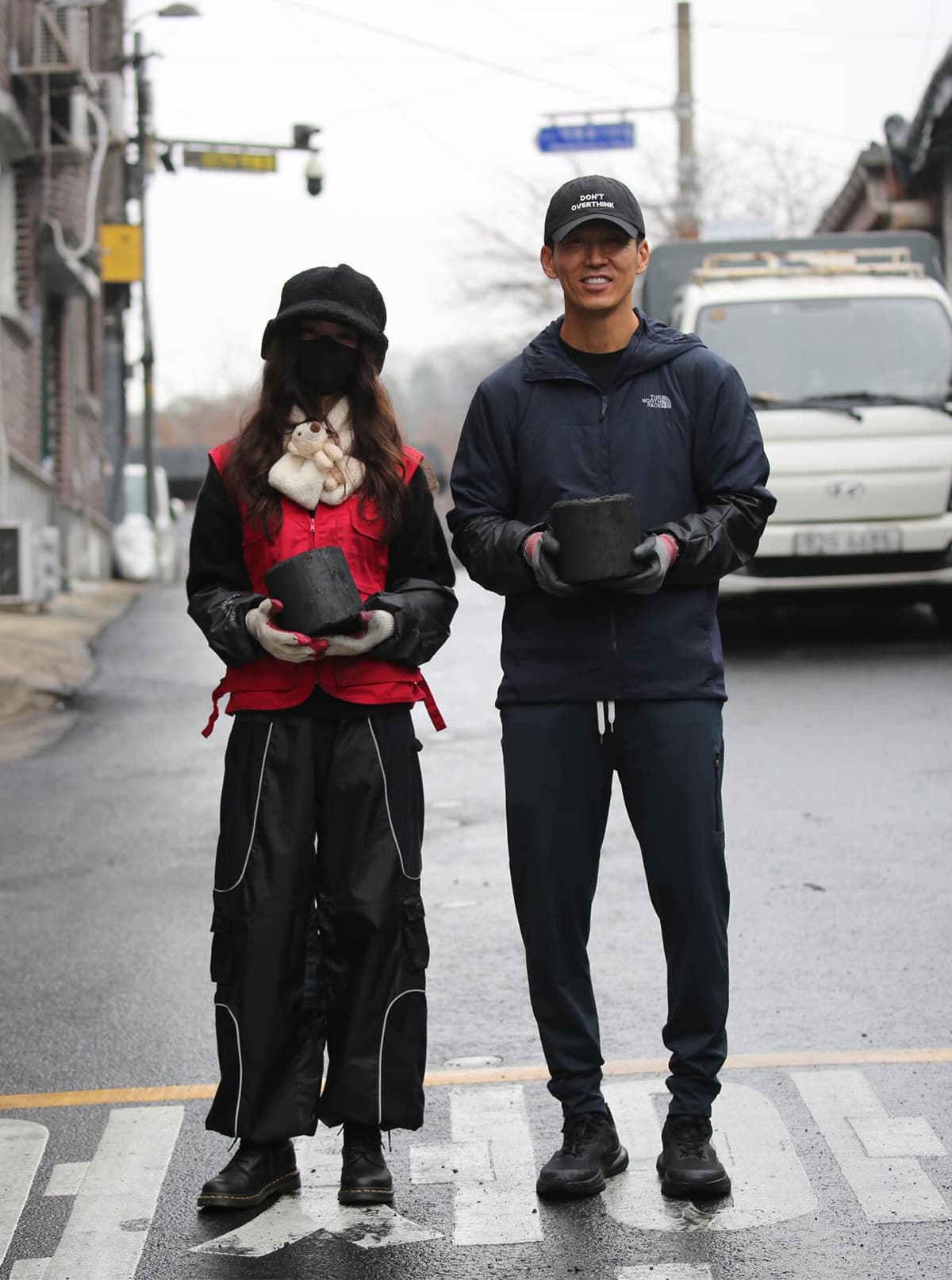newjeans-danielle-first-briquette-volunteer-SPACEBAR-Photo01.jpg