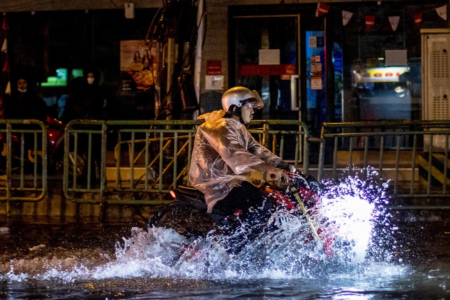 official_warns_climate_change_could_force_bangkok_to_move_SPACEBAR_Hero_73961847bc.jpg