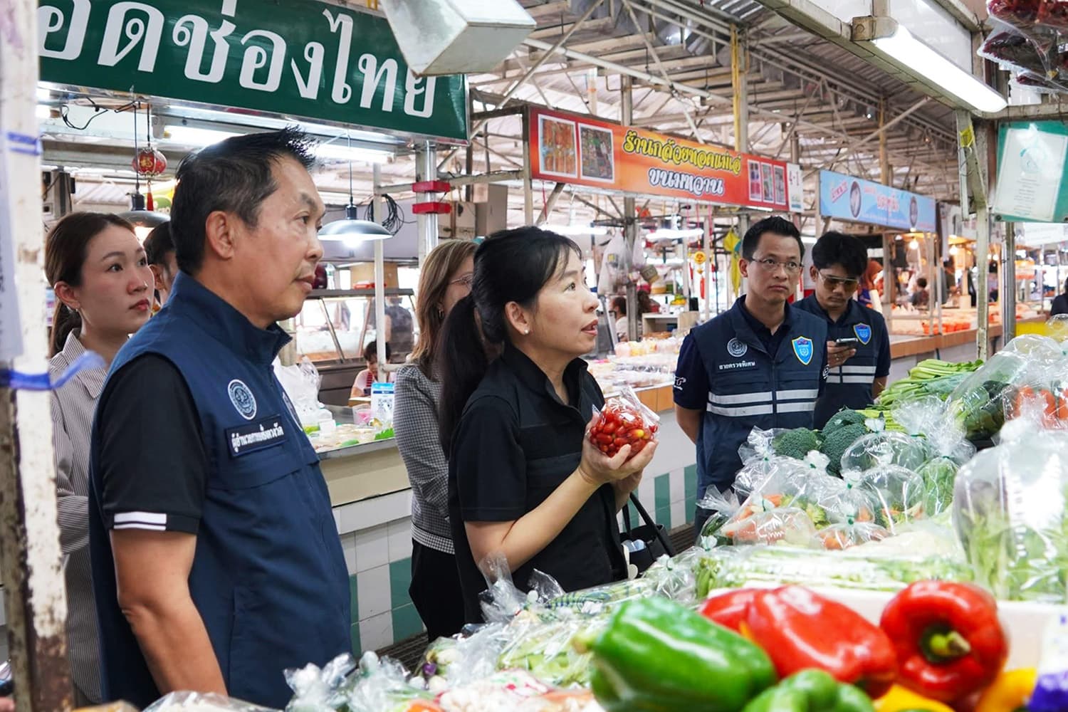 ‘พาณิชย์’ สั่งปูพรมทั่วไทย! คุมเข้มราคาสินค้า-ลดค่าครองชีพ พร้อมอัดมาตรการอุ้มชาวนาสู้ศึกน้ำมันแพง!