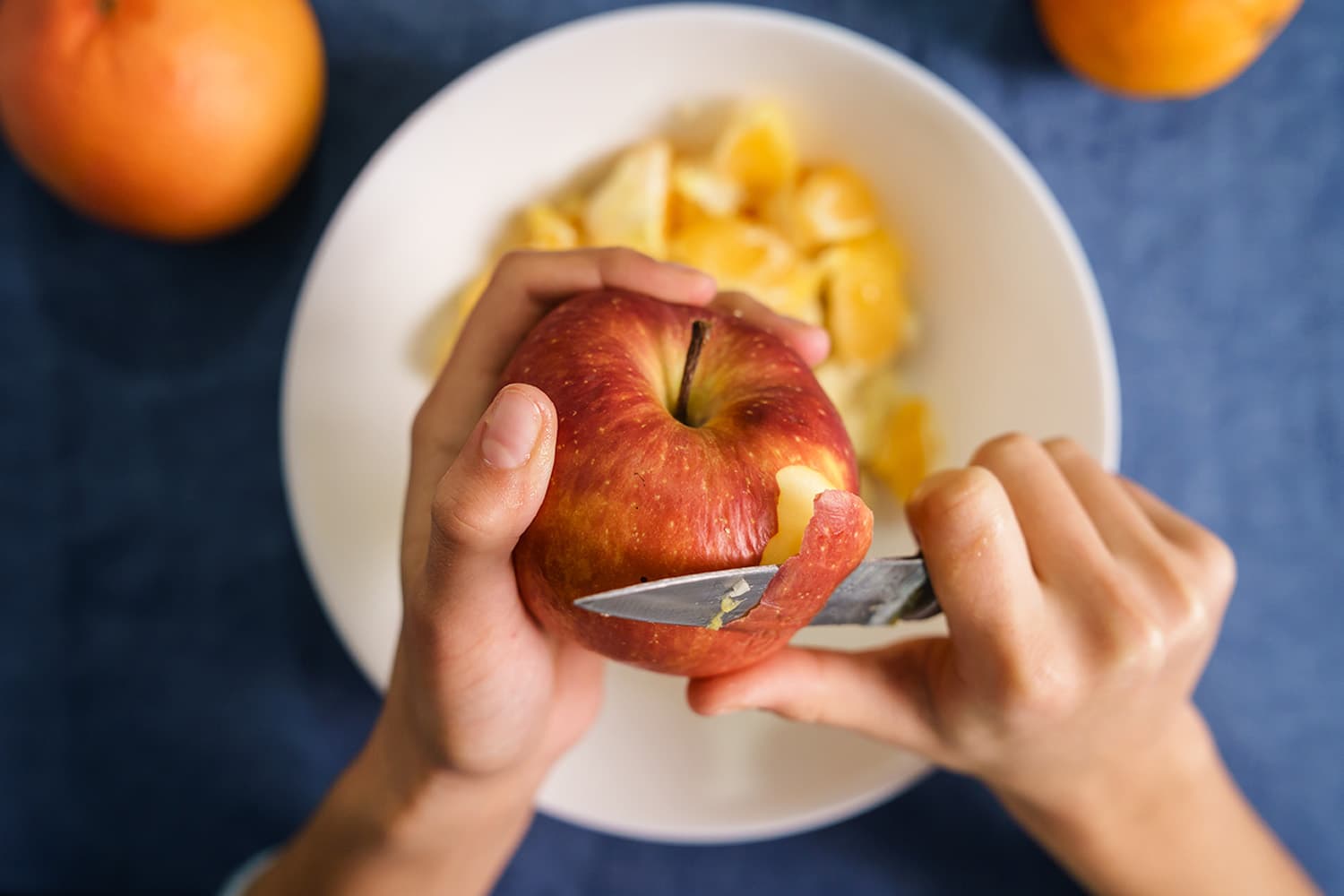 peel_those_apples_washing_produce_doesnt_remove_pesticides_SPACEBAR_Hero_88d621619c.jpg