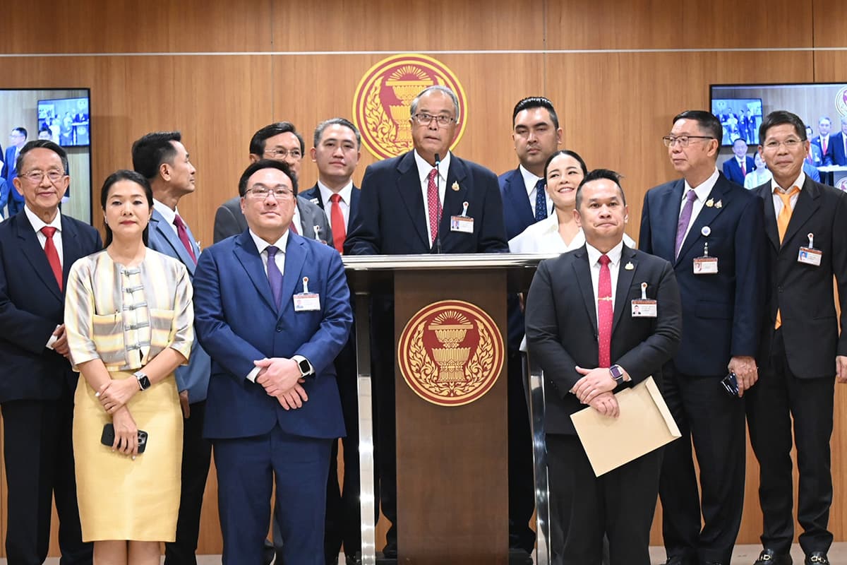 pheu-thai-submits-amendment-to-establish-constitution-drafting-assembly-SPACEBAR-Photo01.jpg