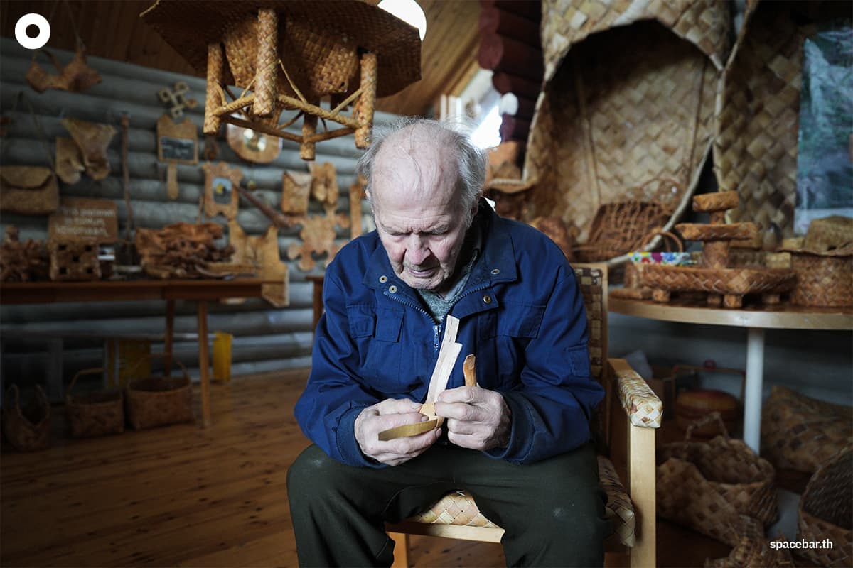 photo_story_finnish_craftsman_turns_bark_to_art_SPACEBAR_Photo05_6843638446.jpg
