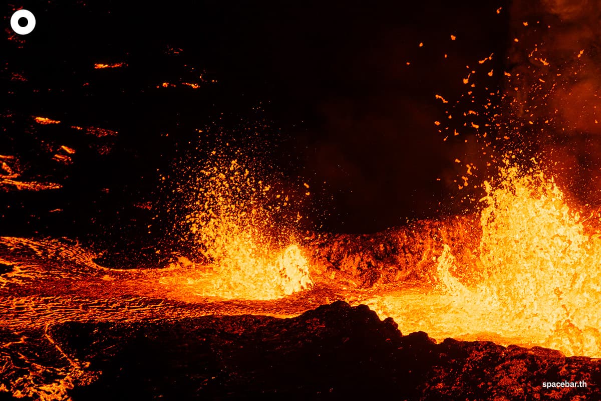 photo_story_iceland_volcano_eruption_SPACEBAR_Photo02_a2d4bf7d6e.jpg