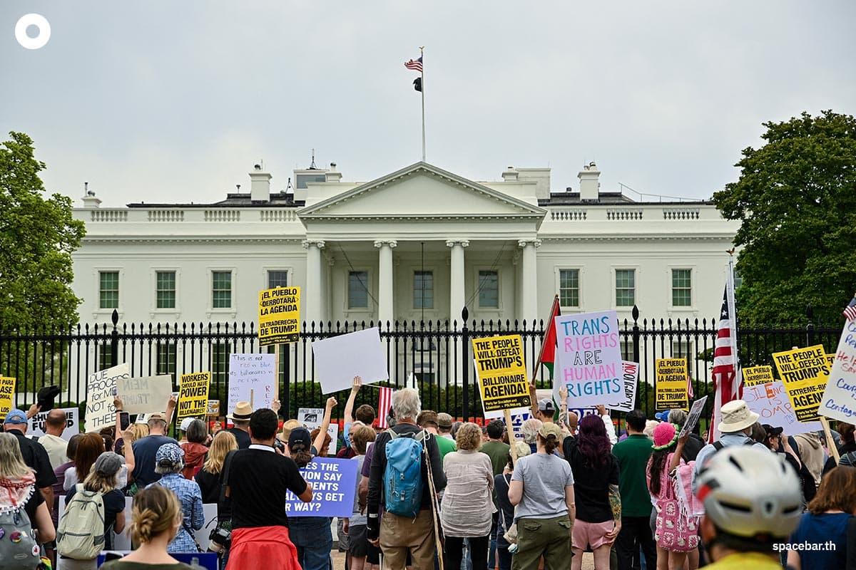 photo_story_protest_against_us_donald_trumps_policies_executive_actions_SPACEBAR_Photo07_df2c481260.jpg