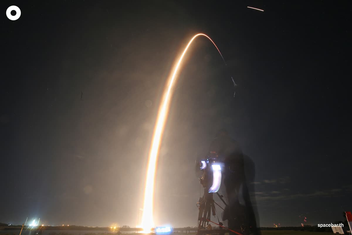 photo_story_spacex_falcon_9_rocket_lifts_off_space_moon_SPACEBAR_Photo01_e5f0bd4430.jpg