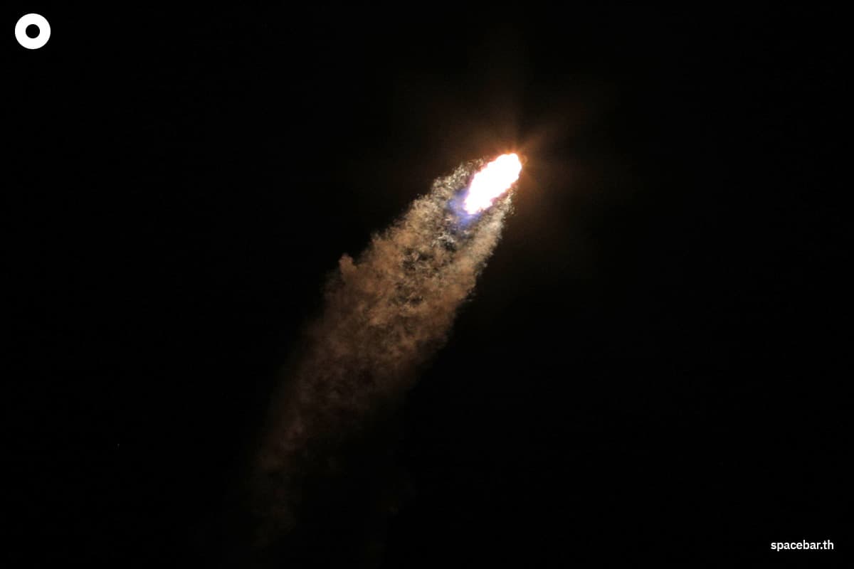 photo_story_spacex_falcon_9_rocket_lifts_off_space_moon_SPACEBAR_Photo03_38b9871e8b.jpg