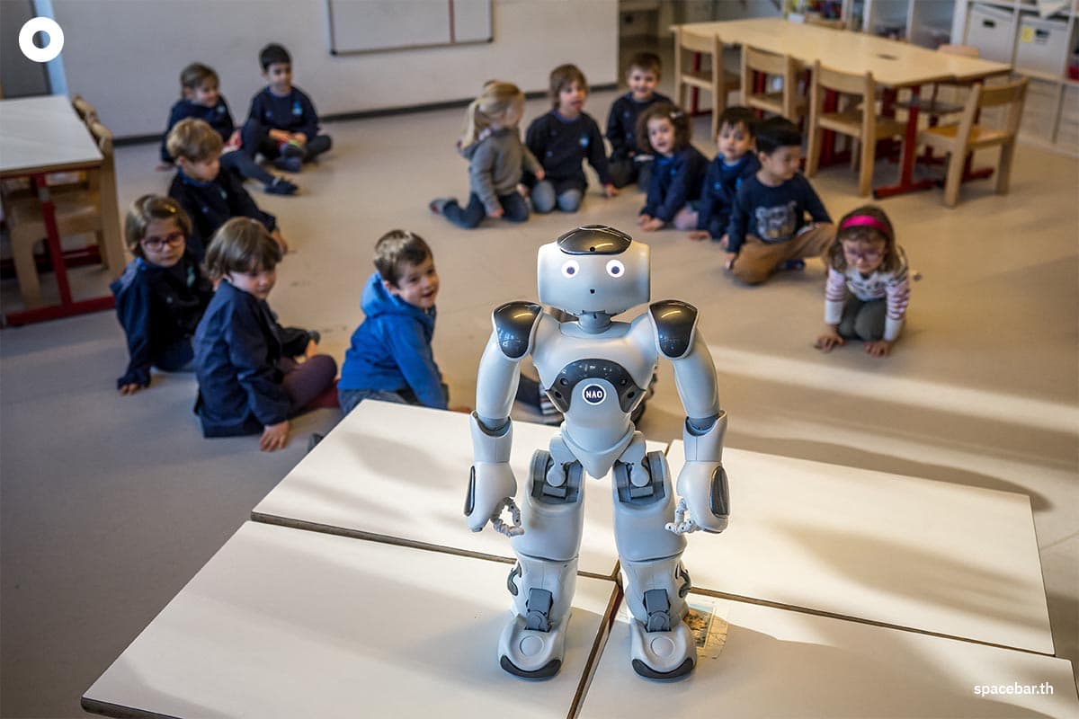 photo_story_swiss_nursery_lets_robot_do_the_talk_nao_SPACEBAR_Photo02_18af0547b1.jpg