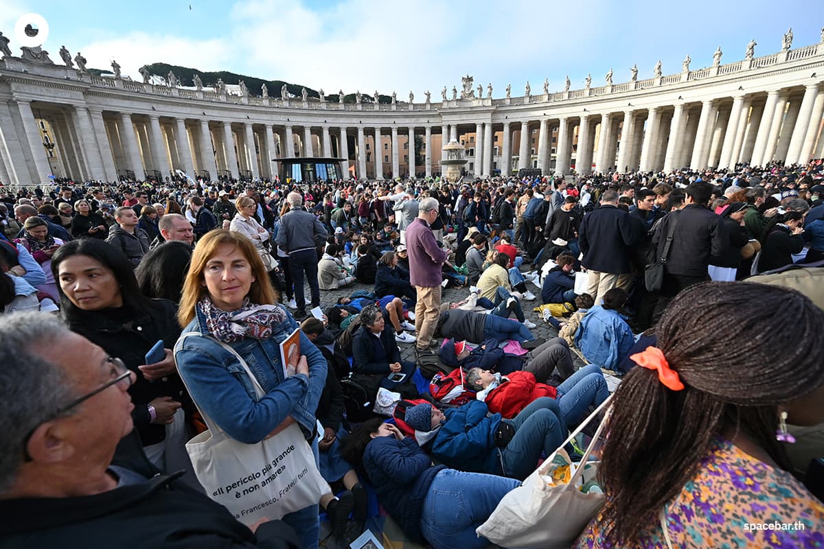 photo_story_worlds_mourn_pope_francis_funeral_SPACEBAR_Photo03_1_e341a32e0f.jpg