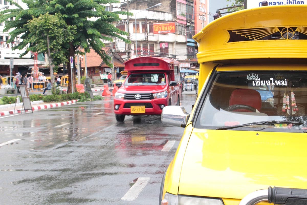 pick_up_truck_taxi_EV_Chiang_Mai_solving_dust_problem_SPACEBAR_Photo04_2bd49b5b31.jpg