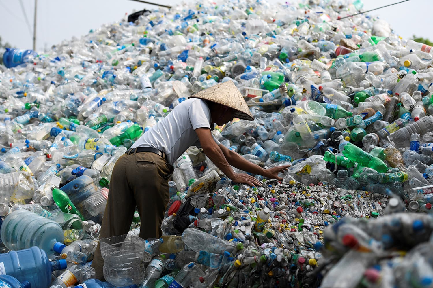 plastic_recycling_release_huge_quantities_of_microplastics_SPACEBAR_Hero_624c6b2750.jpeg