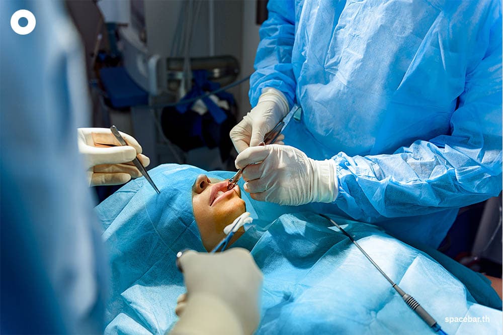 plastic_surgery_and_empowering_SPACEBAR_Photo01_3b1d9d0d4b.jpeg
